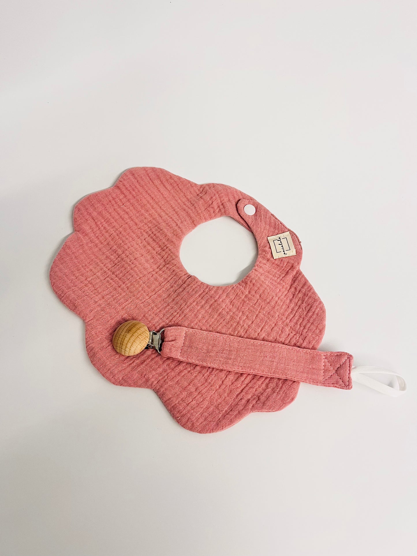 Babero onda frambuesa